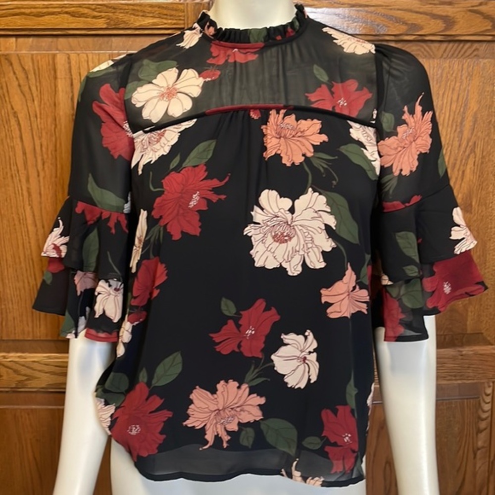 Monteau Los Angeles ruffled sleeve floral blouse size small